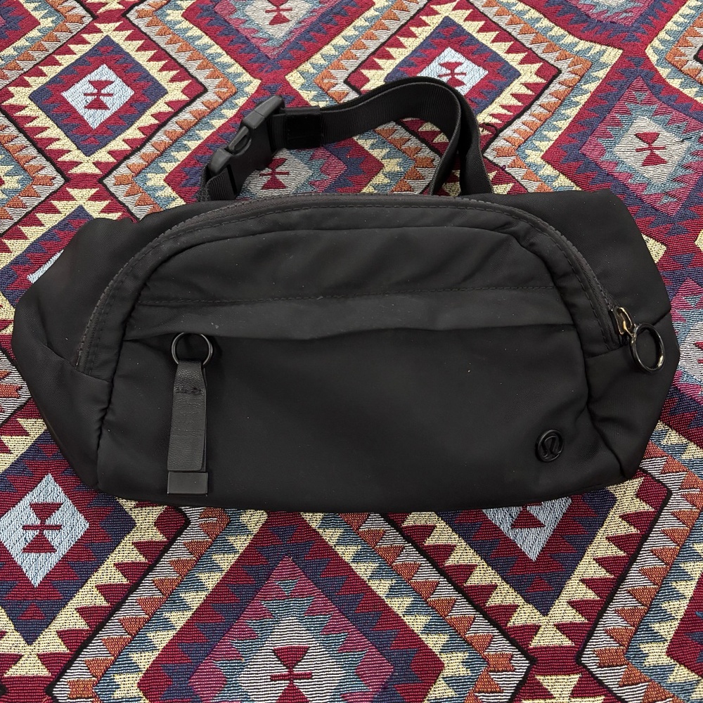 Lululemon black belt bag